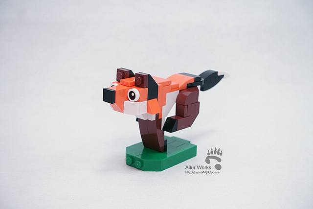 "Fox" by Bangoo H (CC BY-NC-SA 2.0)